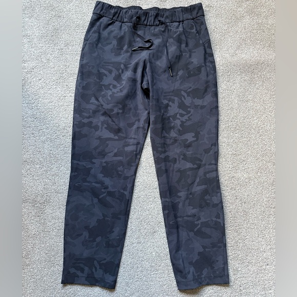 lululemon athletica Pants - Lululemon on the fly 7/8 Pant | Size 8